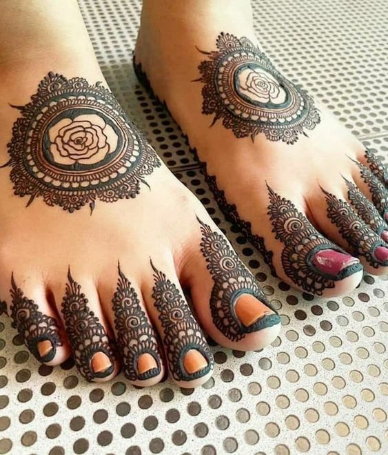 12 Feet Henna Designs that are Beautiful for Weddings | DESIblitz