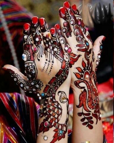 25+ Trendy Stone Studded Mehndi Designs