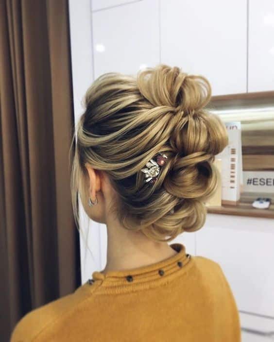 Try These Gorgeous Prom Hairstyles 2023