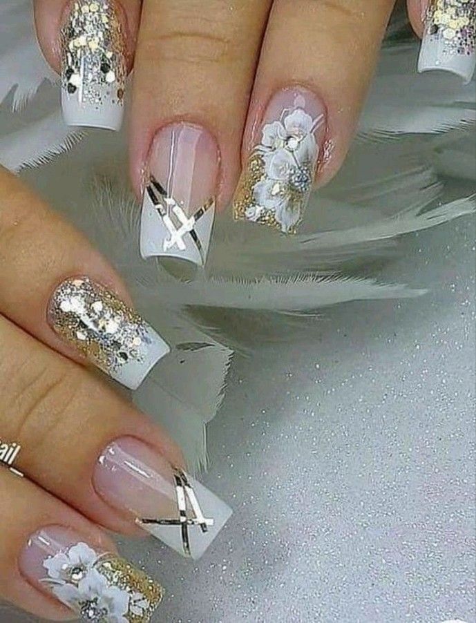 24+ Latest Simple Nail Designs 2023