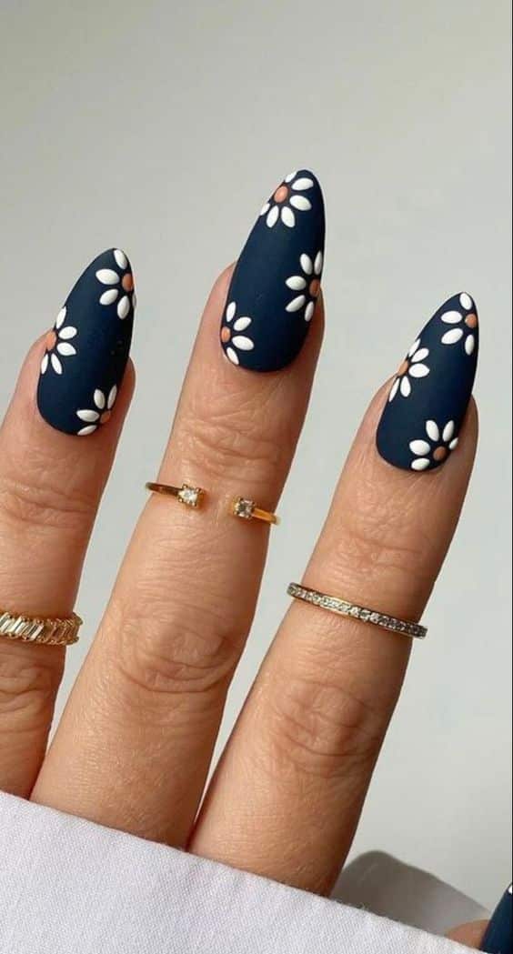 30 White Acrylic Nail Designs for 2023 - The Trend Spotter