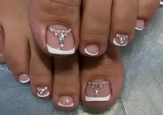 These Are The 10 Trendy French Toe Nail Designs Of 2023 - Berojgarmela