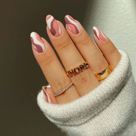 20+ Stunning Squiggle Nail Design Ideas 2023