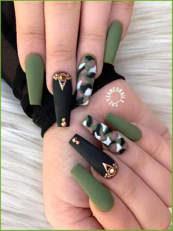 50+ Outstanding Olive Green Nail Designs 2023