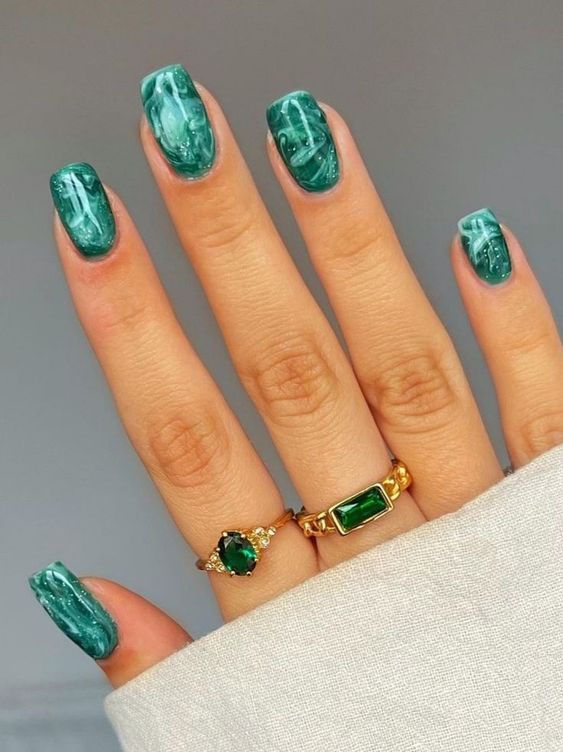 30+ Gorgeous Emerald Green Nails For You