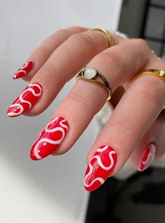 20+ Stunning Squiggle Nail Design Ideas 2023