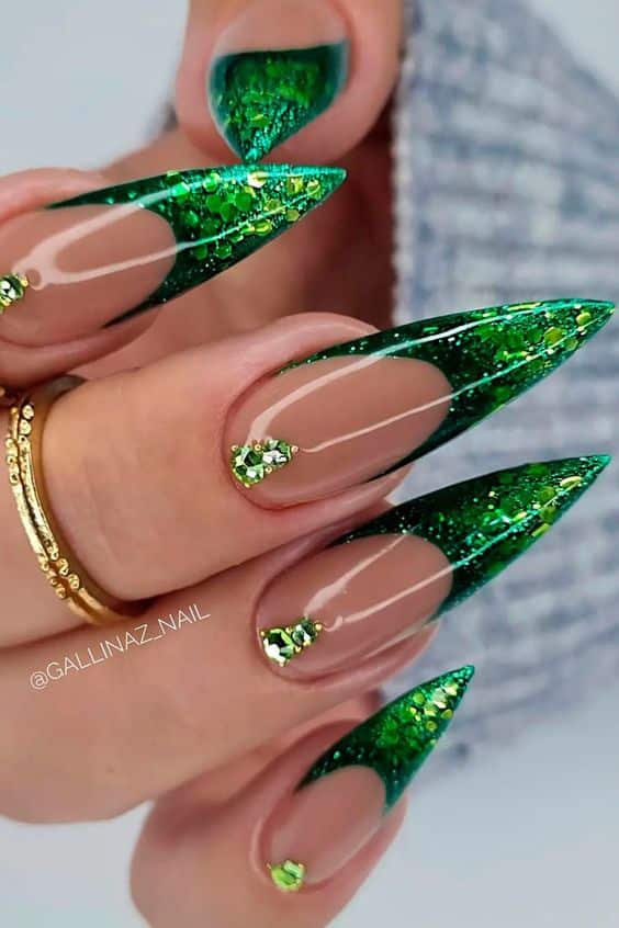 30+ Gorgeous Emerald Green Nails For You