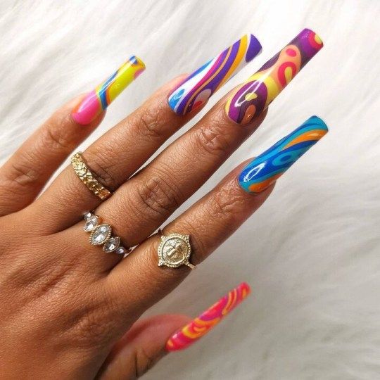 28+ Trendy Swirl Nail Designs To Try Out This Summer