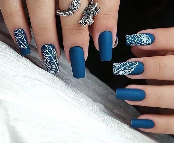 50+ Outstanding Navy Blue Nail Designs 2023