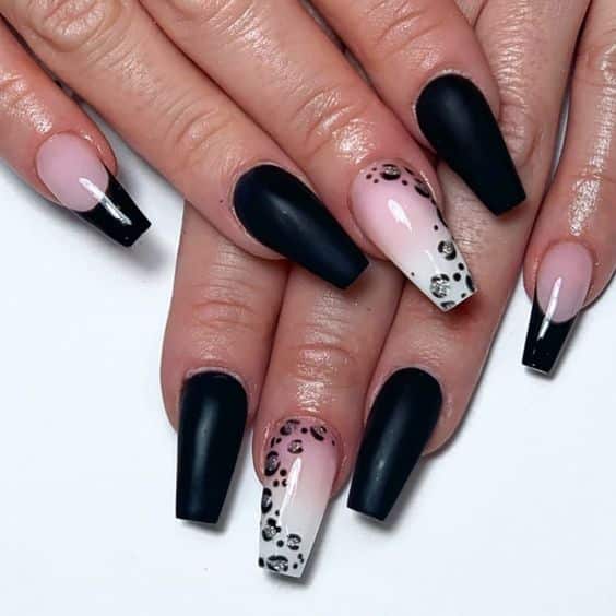 60+ Outstanding Black And White Nail Designs 2023