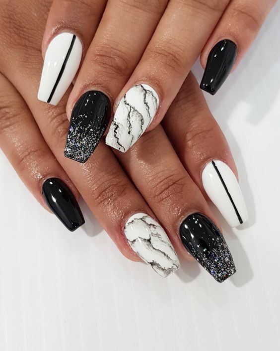 60+ Outstanding Black And White Nail Designs 2023