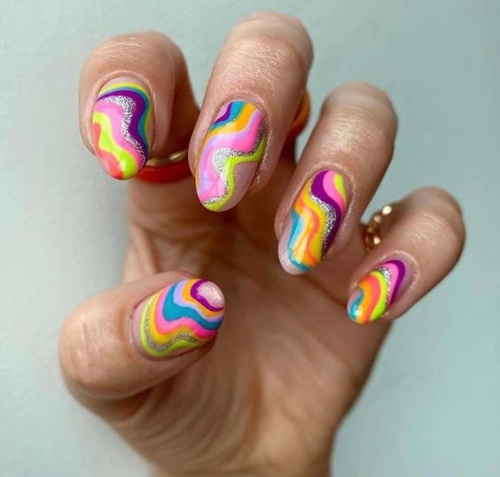 20+ Stunning Squiggle Nail Design Ideas 2023