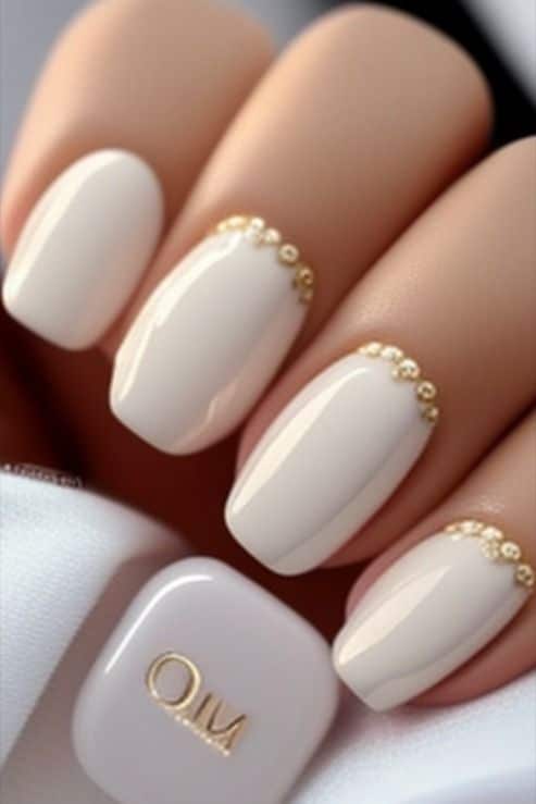 55+ Gorgeous Milky White Nail Polish Designs 2023