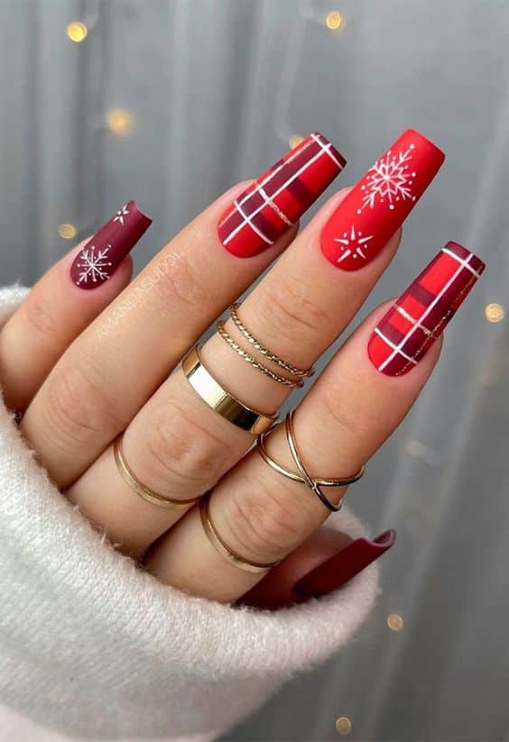 21+ Simple Christmas Nail Designs For 2023