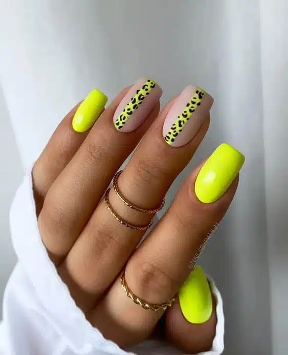 30+ Amazing Neon Yellow Nail Designs 2023