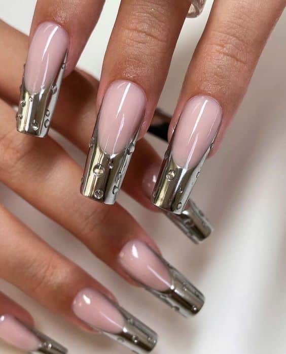 33+ Stunning Silver Nail Designs To Try In 2023