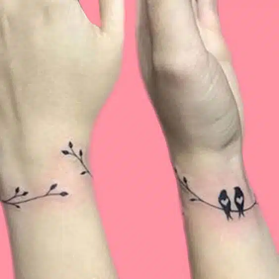 60+ Beautiful Wrist Female Tattoo Designs 2023