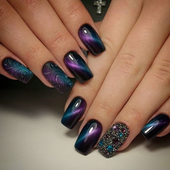 50+ Beautiful Dark Nail Designs 2023