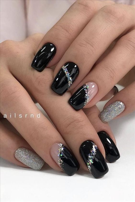 18+ Stunning Silver And Black Nail Designs 2023