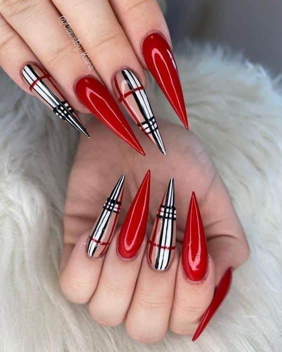 50+ Beautiful Dark Nail Designs 2023