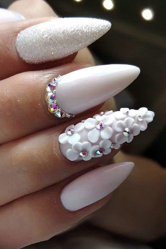 21+ Trendy White Nails With Design 2023