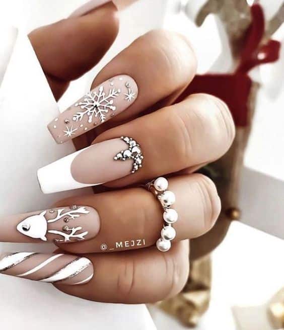 21+ Trendy White Nails With Design 2023