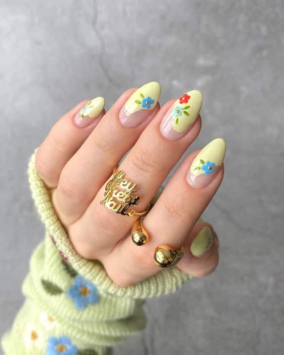 30+ Latest Graduation Nails That Are Best For Your Big Day