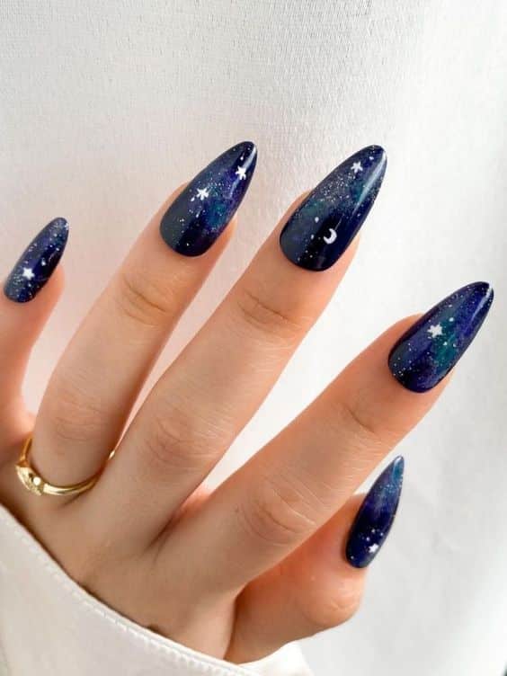 50+ Beautiful Dark Nail Designs 2023