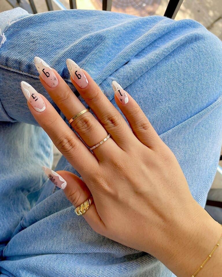 30+ Latest Graduation Nails That Are Best For Your Big Day