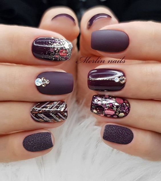 50+ Beautiful Dark Nail Designs 2023