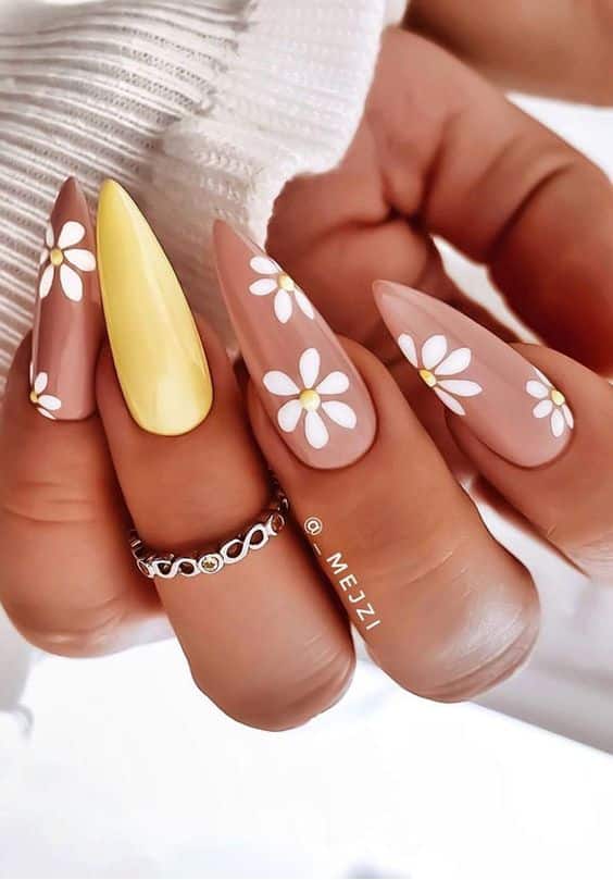60+ Stunning Flower Nail Design 2023