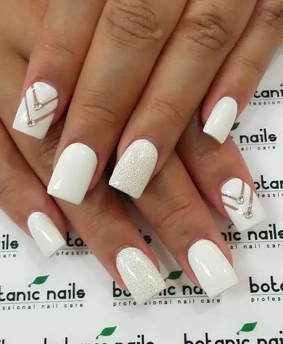21+ Trendy White Nails With Design 2023
