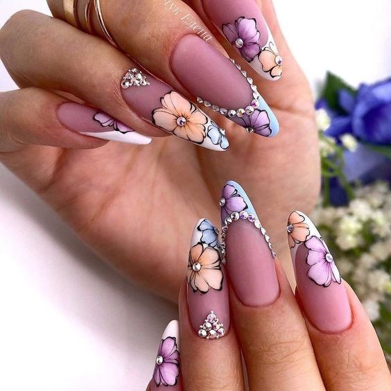 30+ Latest Graduation Nails That Are Best For Your Big Day