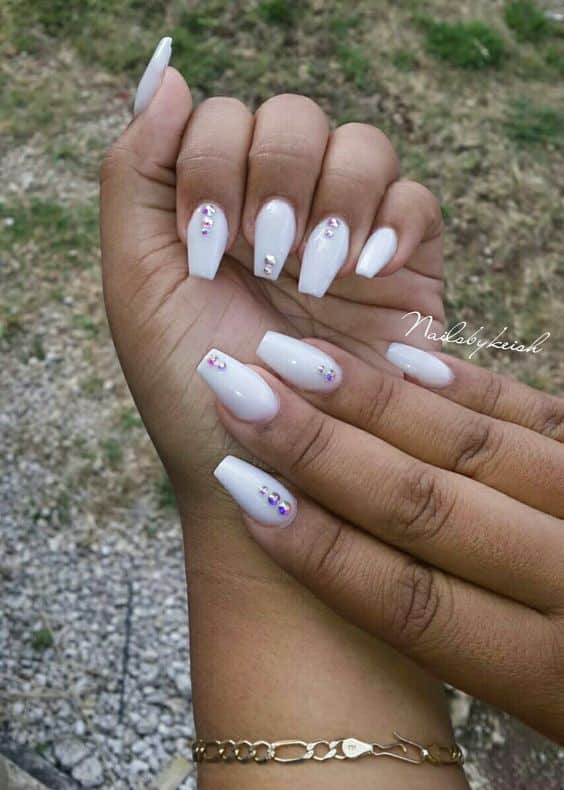 21+ Trendy White Nails With Design 2023