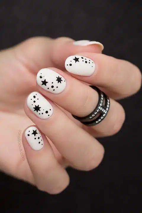 21+ Trendy White Nails With Design 2023