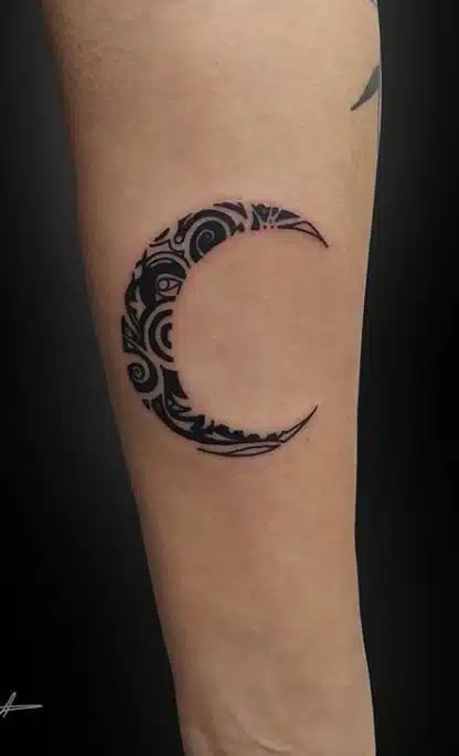 50+ Beautiful Simple Moon Tattoo Designs 2023