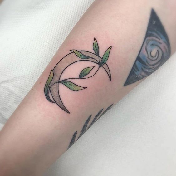 50+ Beautiful Simple Moon Tattoo Designs 2023