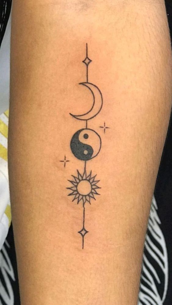 50+ Beautiful Simple Moon Tattoo Designs 2023