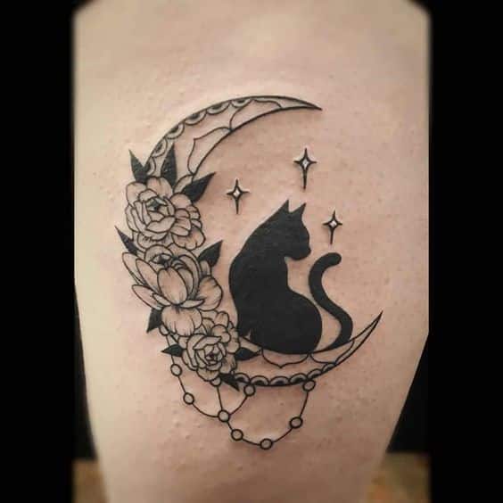 50+ Beautiful Simple Moon Tattoo Designs 2023