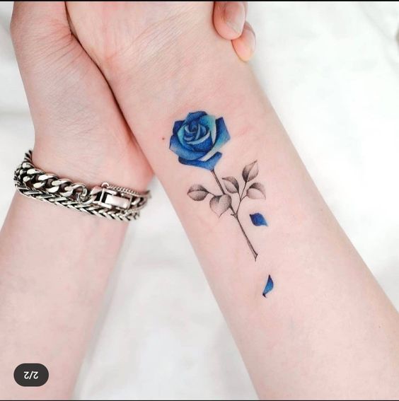 33 Cool Rose Hand Tattoo Ideas