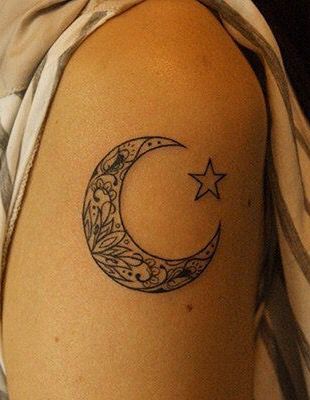 50+ Beautiful Simple Moon Tattoo Designs 2023