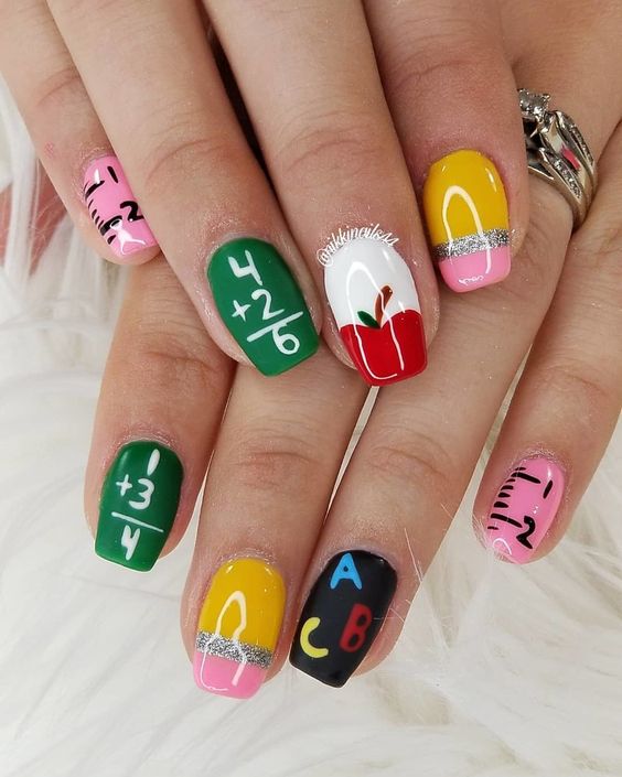 60+ Beautiful Back To School Nails 2023