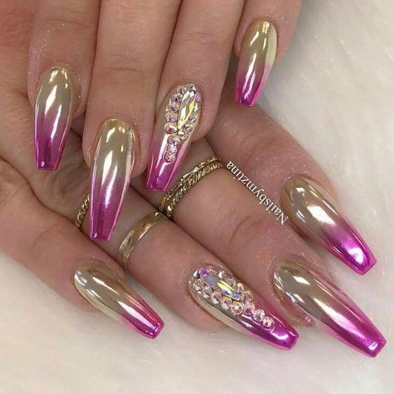 60+ Beautiful Chrome Nail Designs 2023