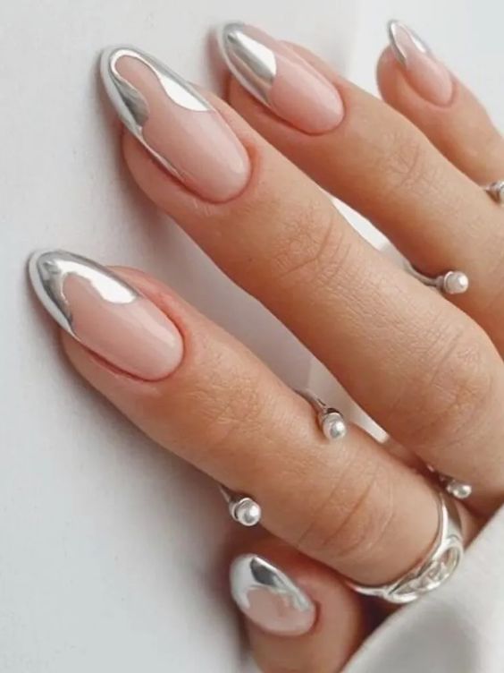 60+ Beautiful Chrome Nail Designs 2024