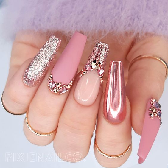 33+ Outstanding Pink Christmas Nails