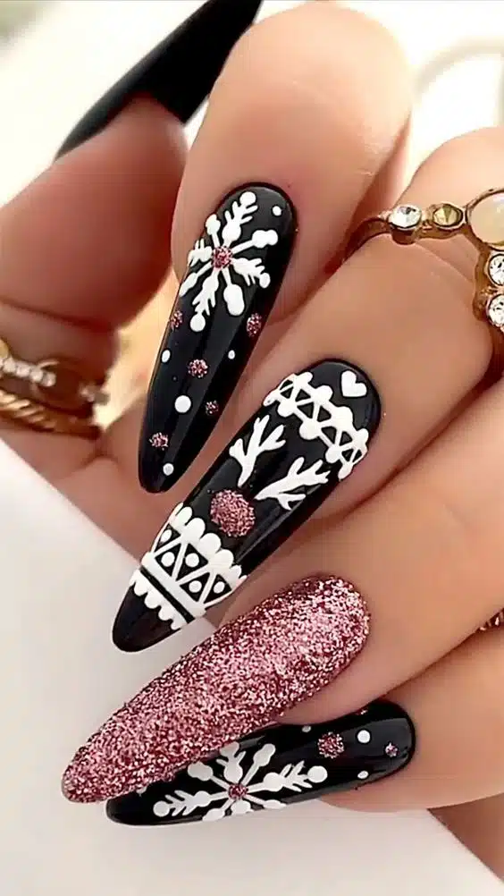 30+ Beautiful Black Christmas Nails