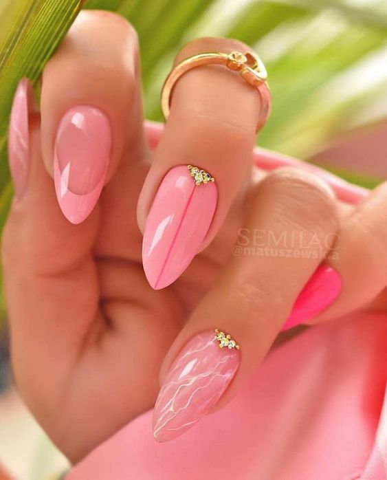 33+ Beautiful Light Pink Nail Designs