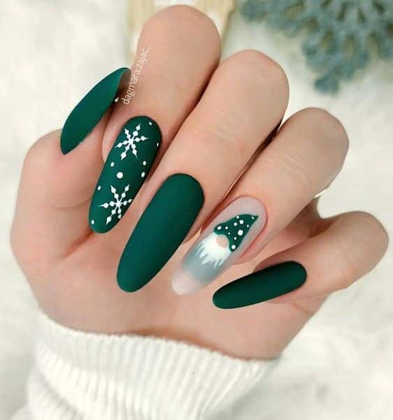 60+ Gorgeous Green Christmas Nails