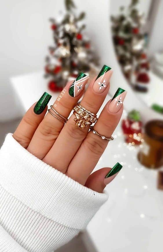 60+ Gorgeous Green Christmas Nails