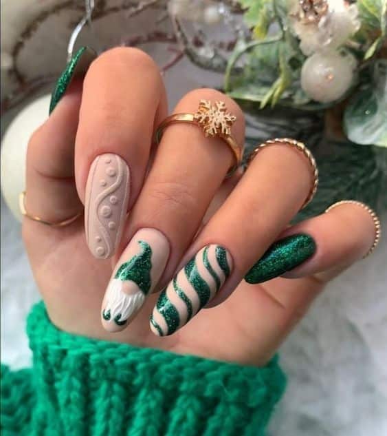 60+ Gorgeous Green Christmas Nails